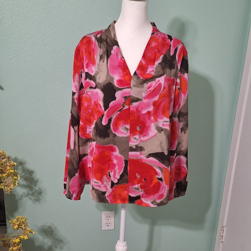 Nic+Zoe V-Neck Long Sleeved Blouse. Size L